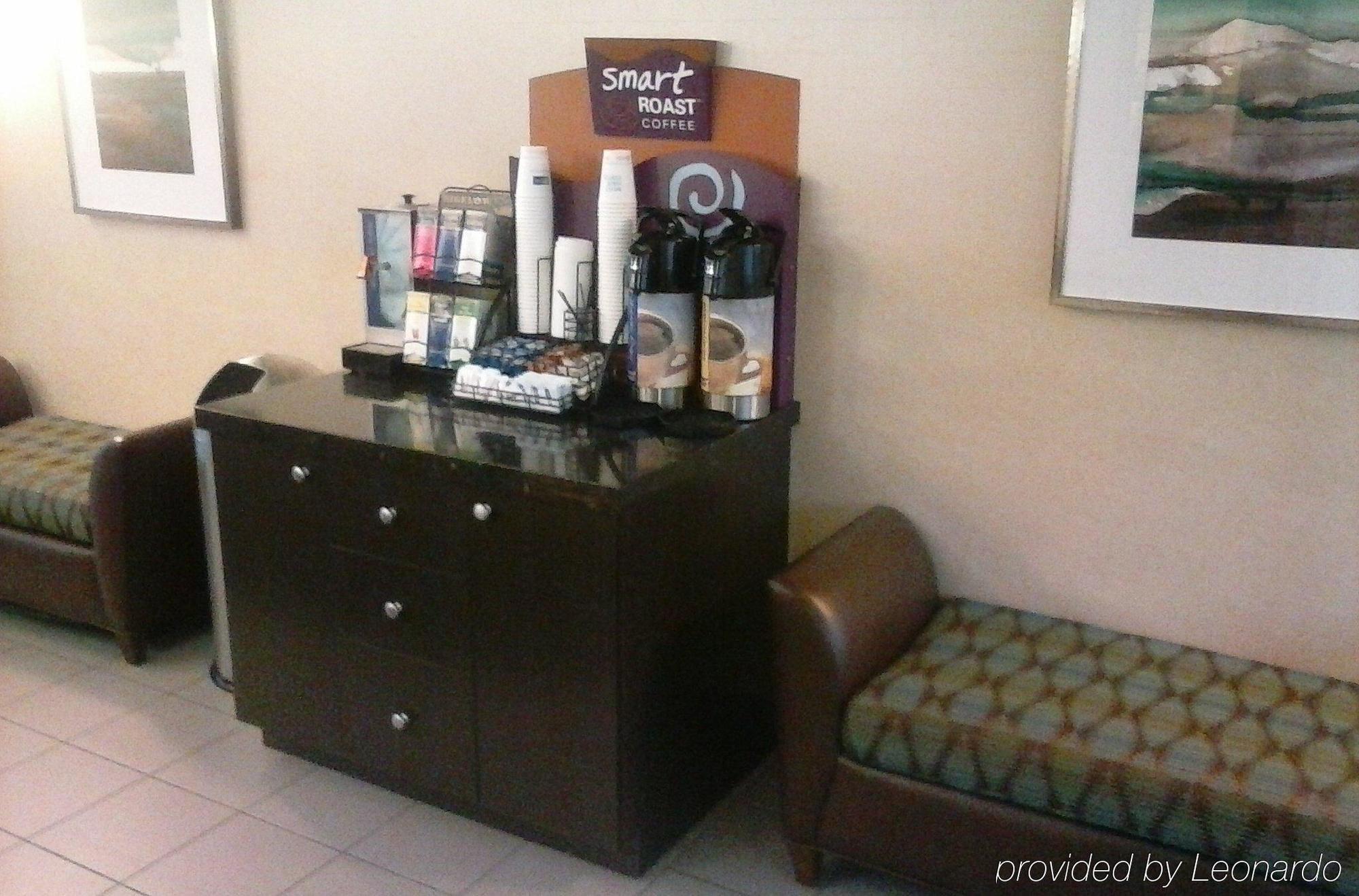 Holiday Inn Express Des Moines-At Drake University, An Ihg Hotel 외부 사진