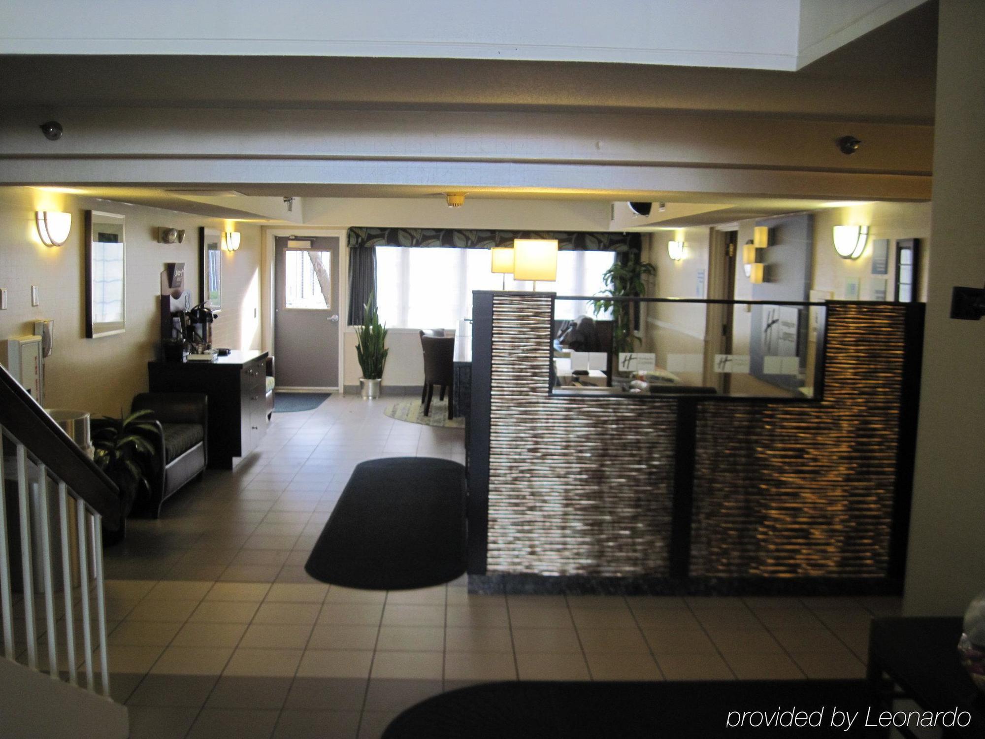 Holiday Inn Express Des Moines-At Drake University, An Ihg Hotel 외부 사진
