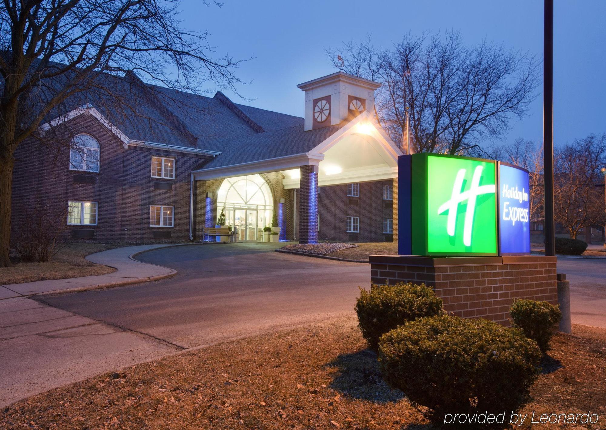 Holiday Inn Express Des Moines-At Drake University, An Ihg Hotel 외부 사진