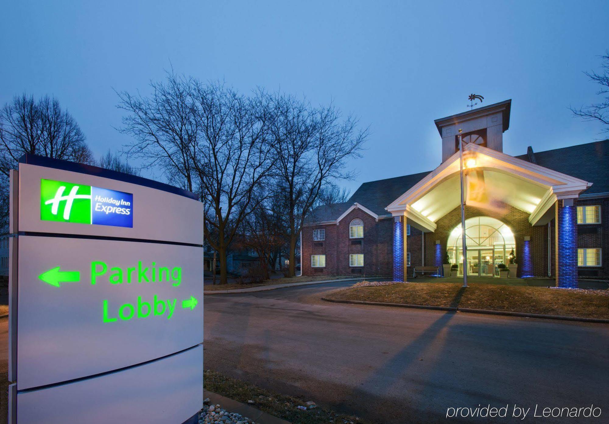 Holiday Inn Express Des Moines-At Drake University, An Ihg Hotel 외부 사진