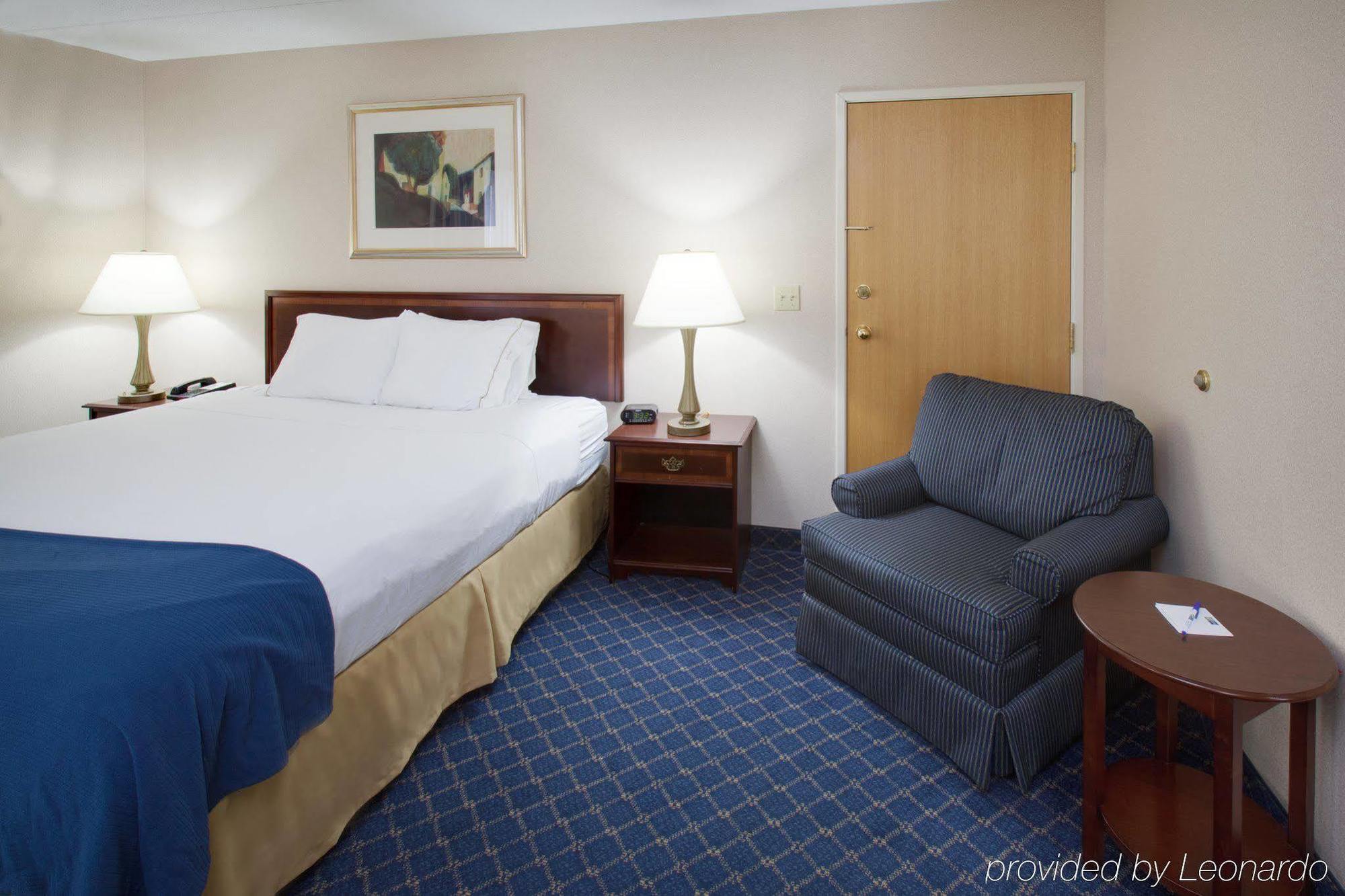 Holiday Inn Express Des Moines-At Drake University, An Ihg Hotel 객실 사진