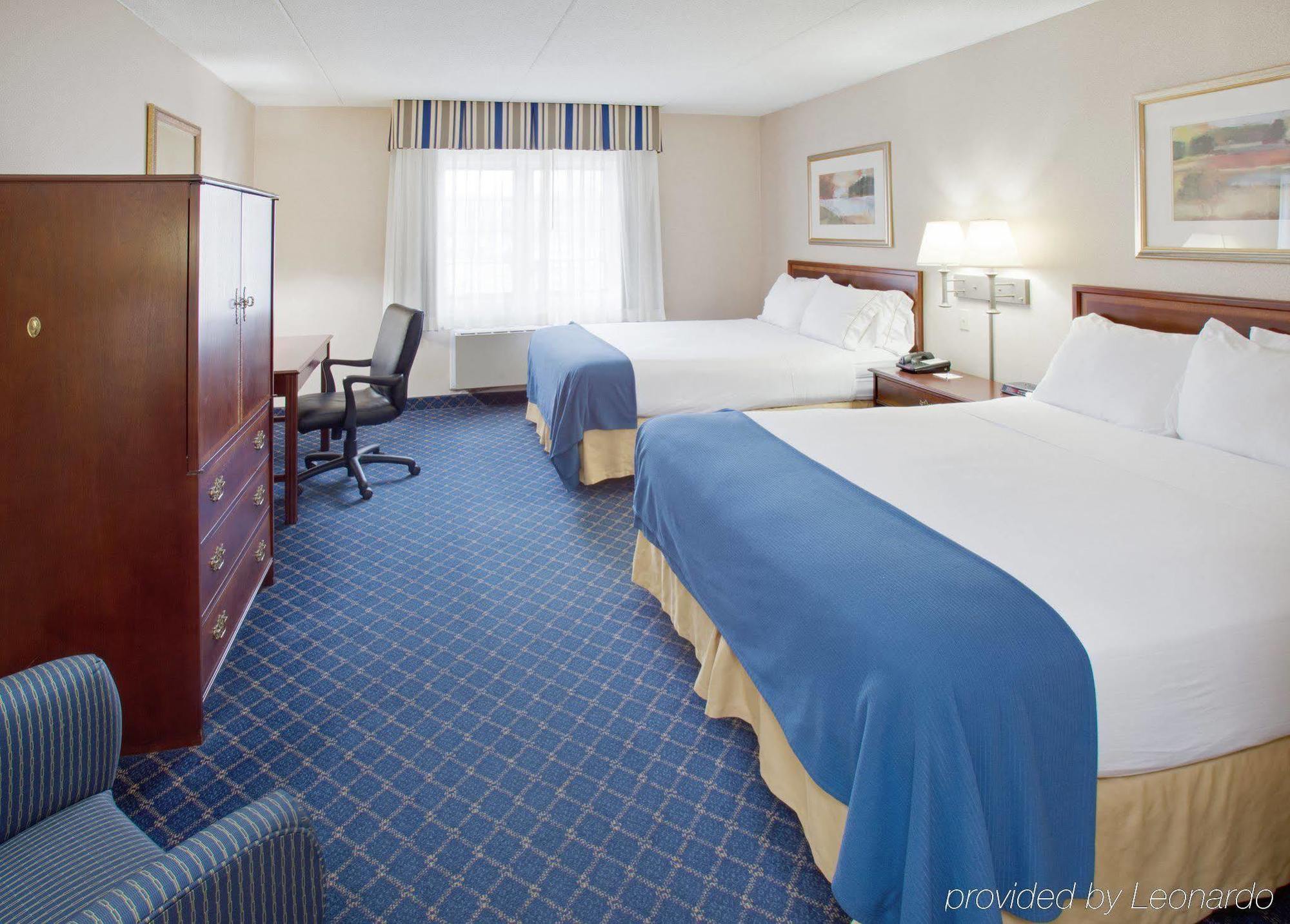 Holiday Inn Express Des Moines-At Drake University, An Ihg Hotel 객실 사진