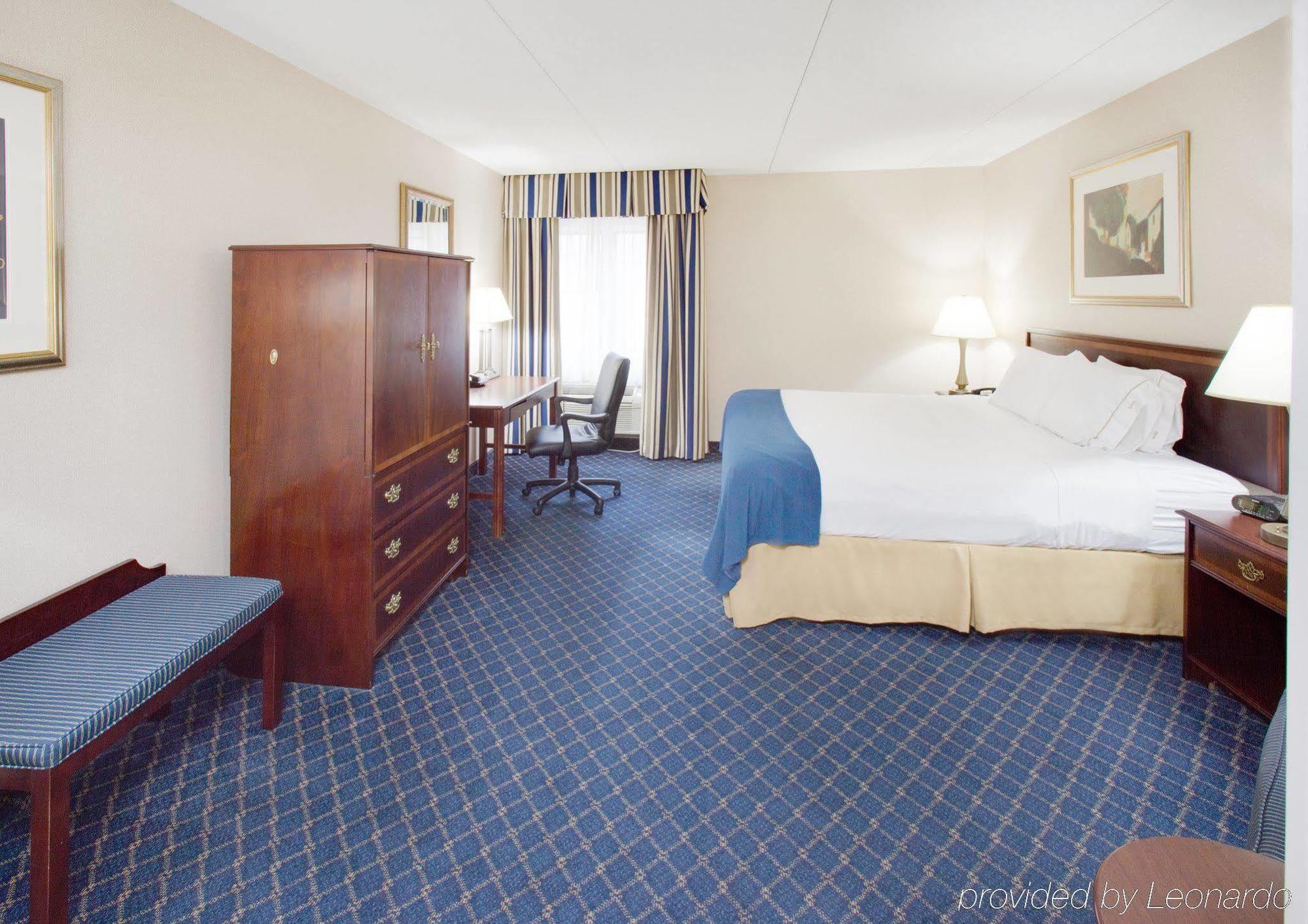 Holiday Inn Express Des Moines-At Drake University, An Ihg Hotel 객실 사진