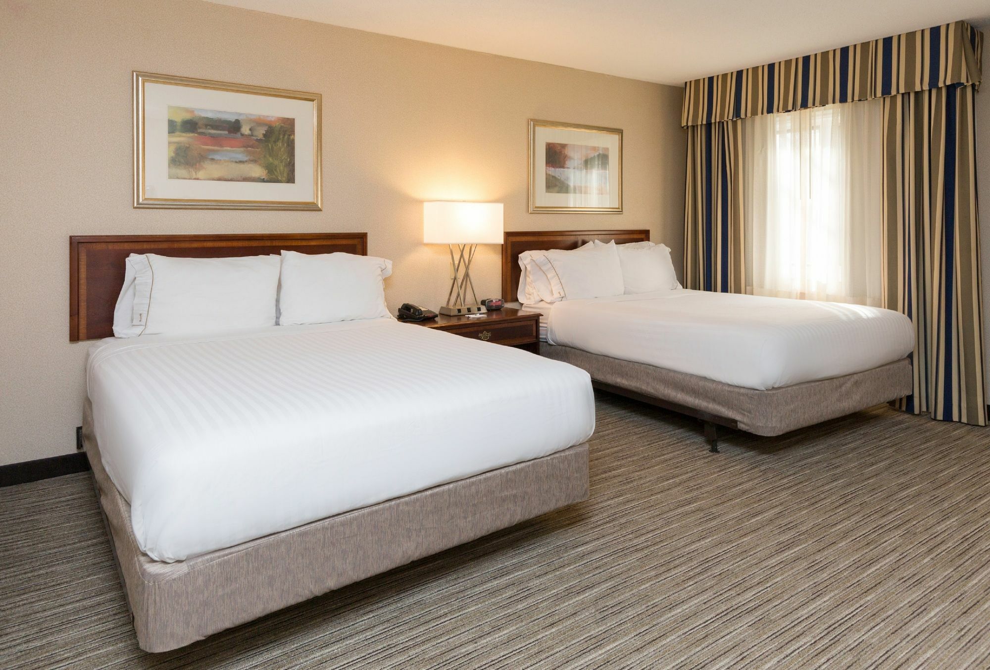 Holiday Inn Express Des Moines-At Drake University, An Ihg Hotel 외부 사진