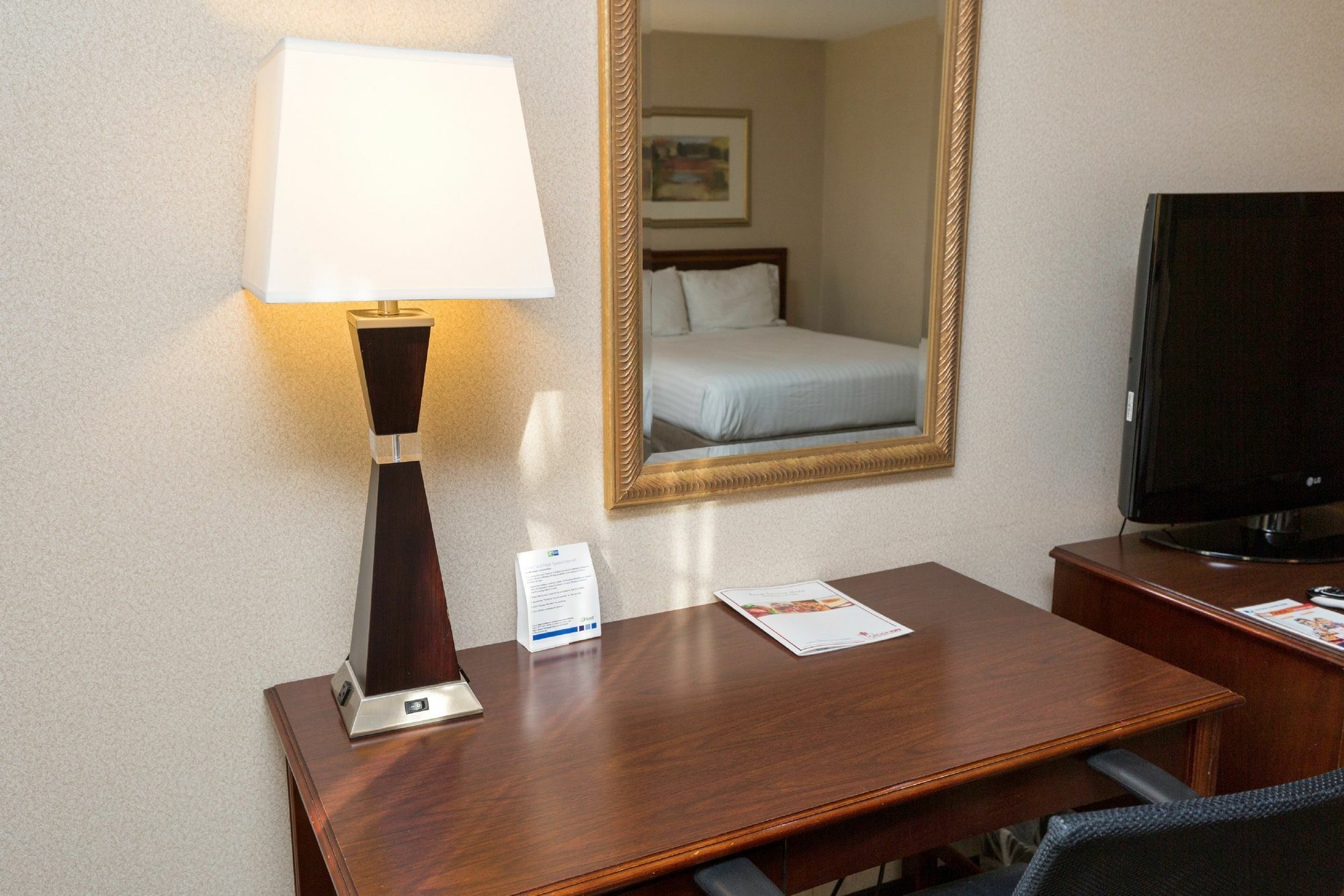 Holiday Inn Express Des Moines-At Drake University, An Ihg Hotel 외부 사진
