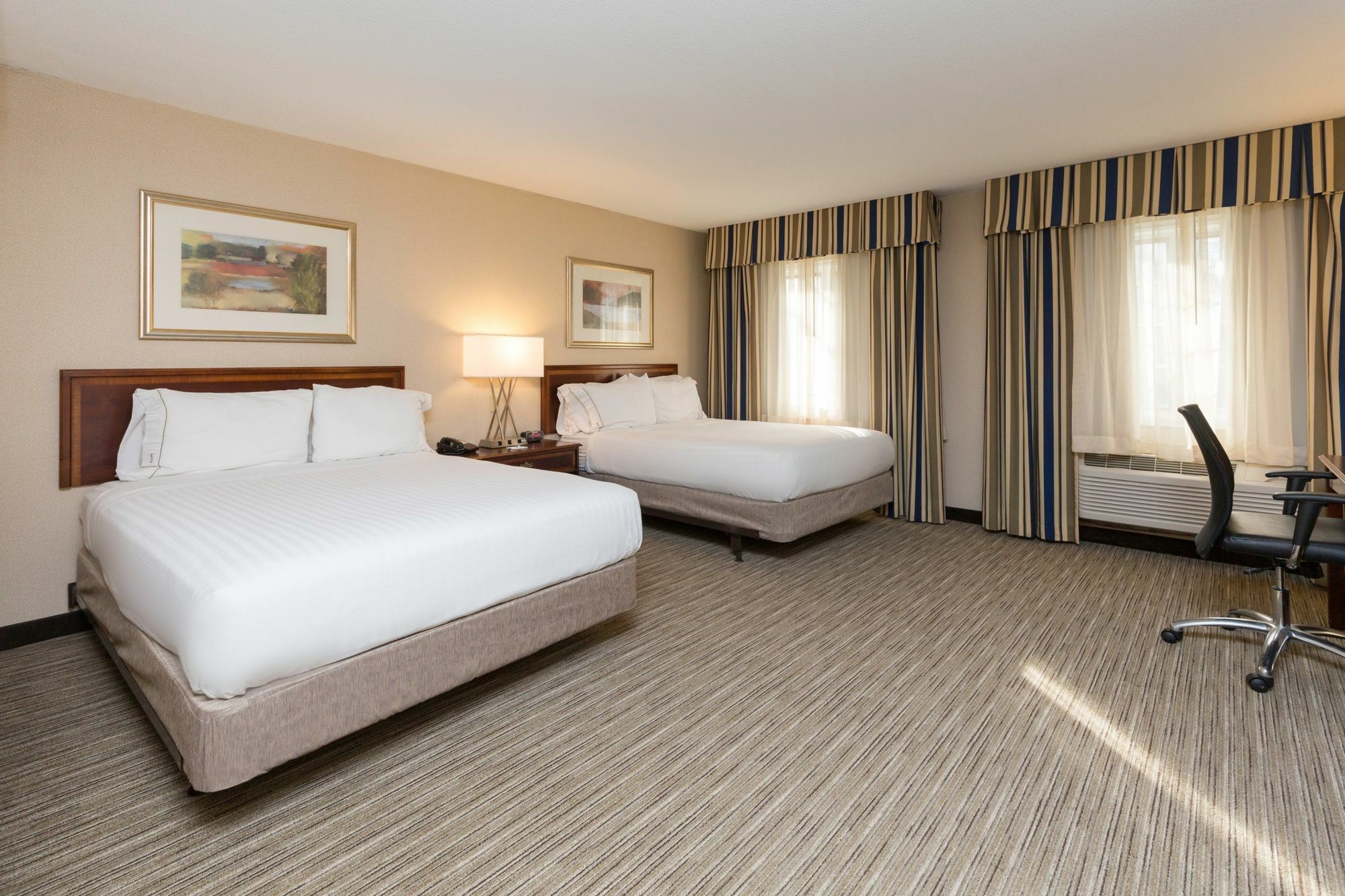 Holiday Inn Express Des Moines-At Drake University, An Ihg Hotel 외부 사진