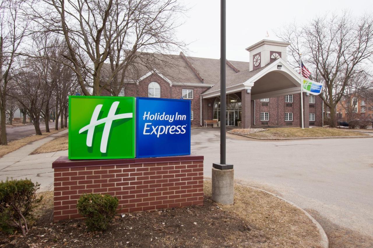 Holiday Inn Express Des Moines-At Drake University, An Ihg Hotel 외부 사진