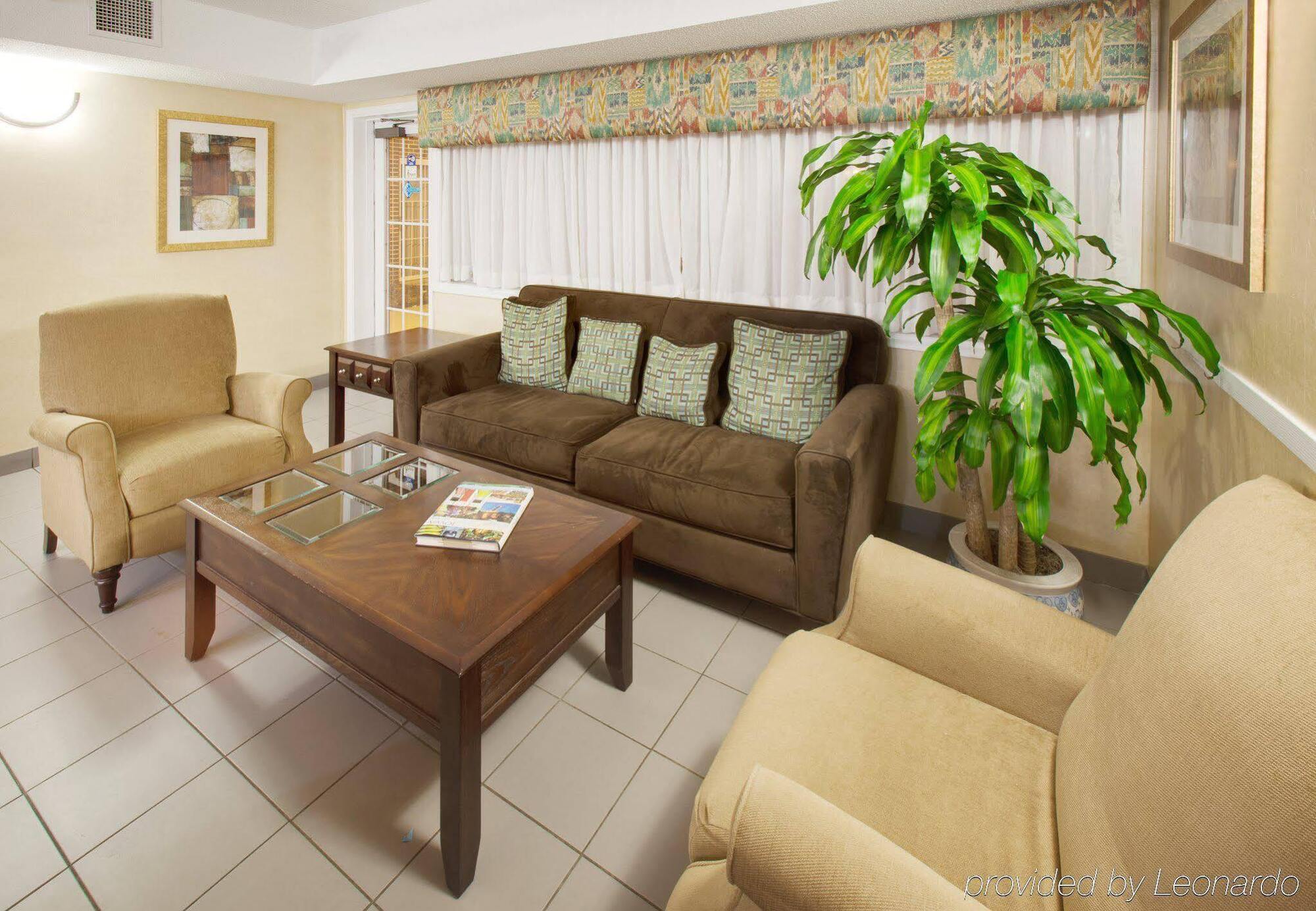 Holiday Inn Express Des Moines-At Drake University, An Ihg Hotel 외부 사진