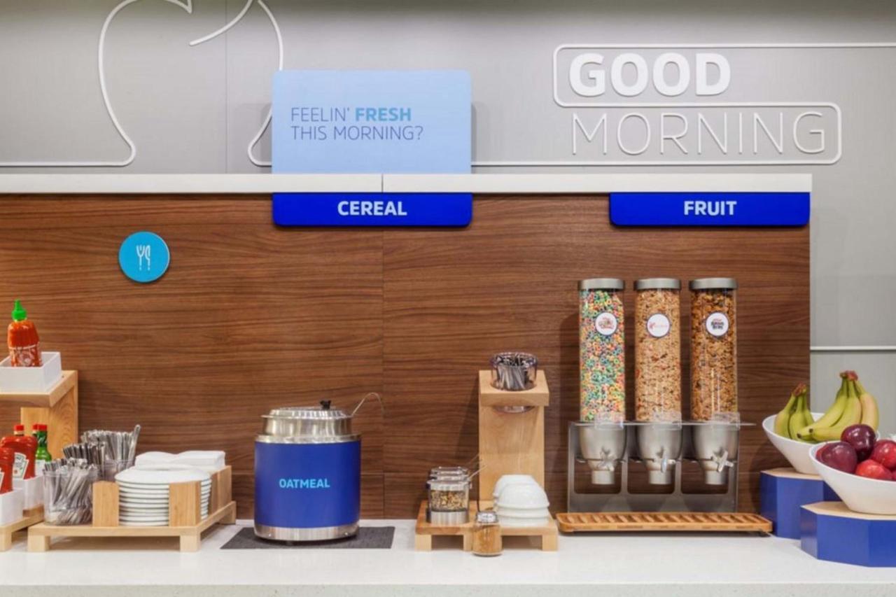 Holiday Inn Express Des Moines-At Drake University, An Ihg Hotel 외부 사진